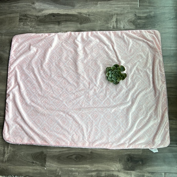 🎁4/$25 - MATRIX HOME minky soft pink baby blanket - Picture 3 of 10